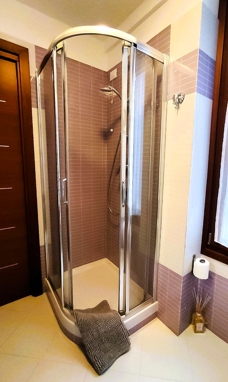 La Serenissima shower